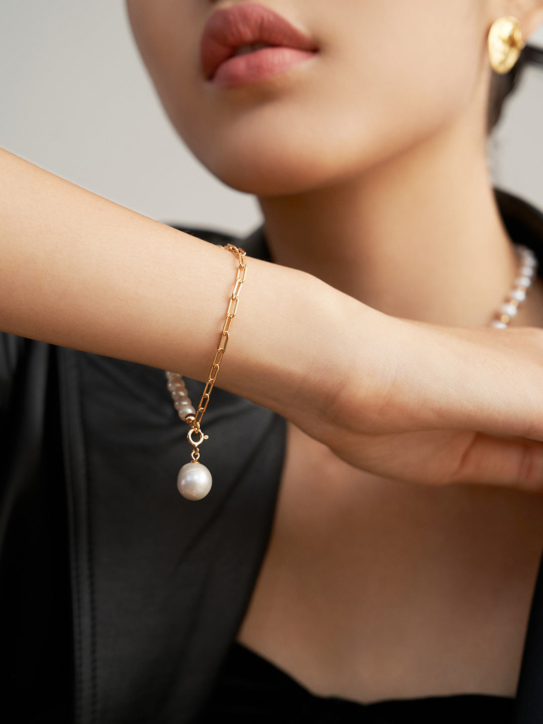 Baroque asymmetrical French natural pearl bracelet