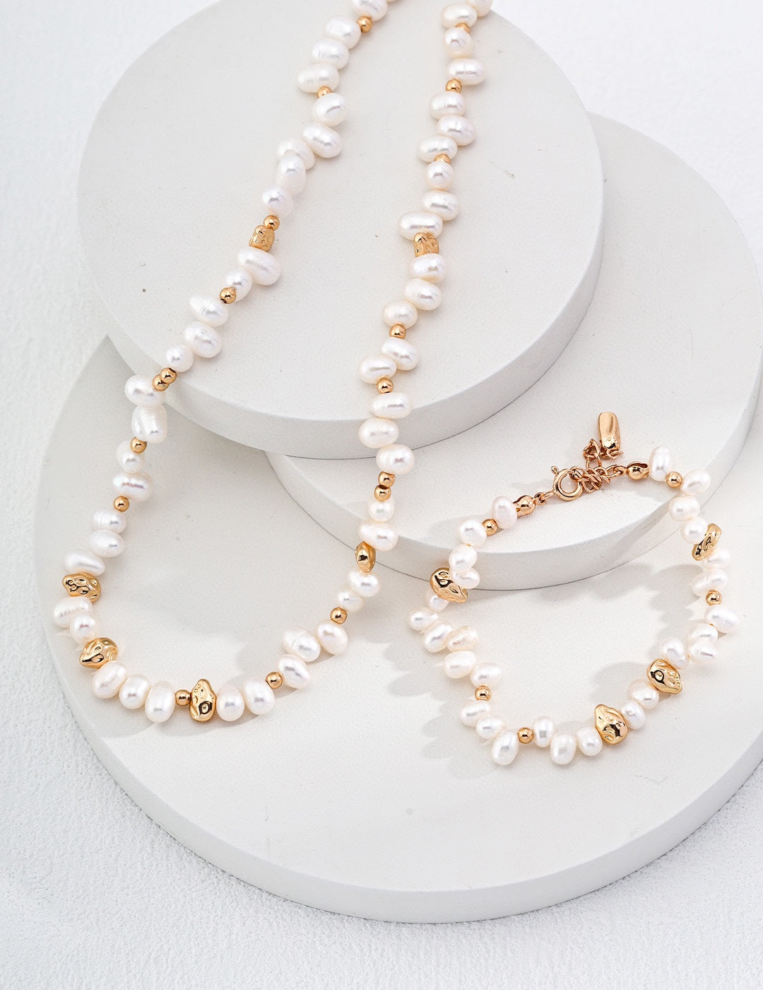 Natural pearl necklace