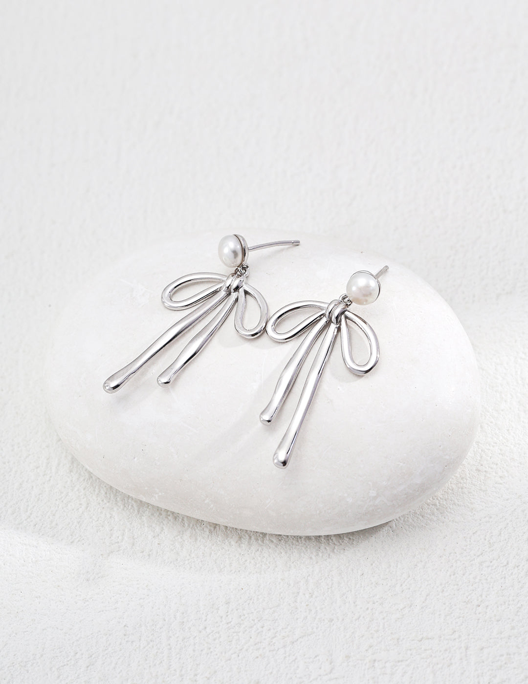 S925 silver exquisite natural pearl bow earrings