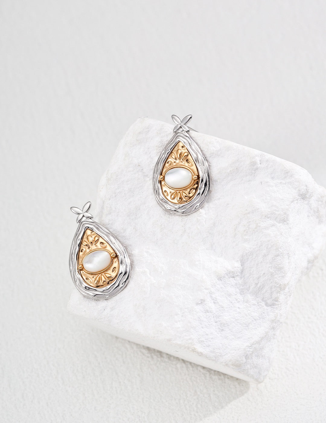 S925 silver retro gold and platinum mother-of-pearl design earrings