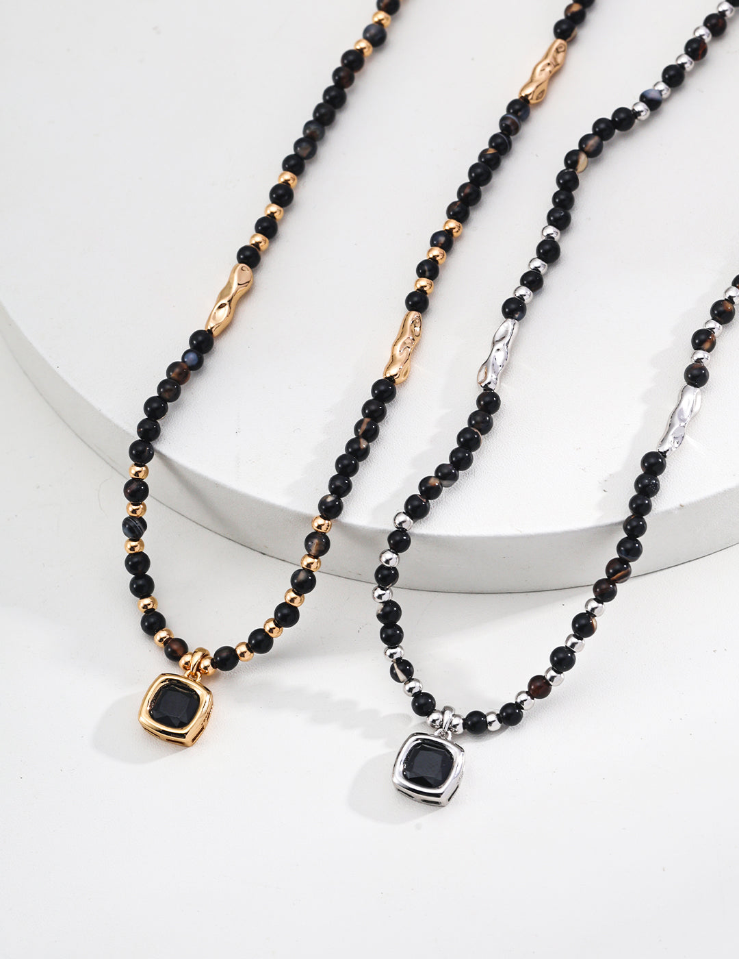 S925 silver round glossy black agate gold-rimmed necklace