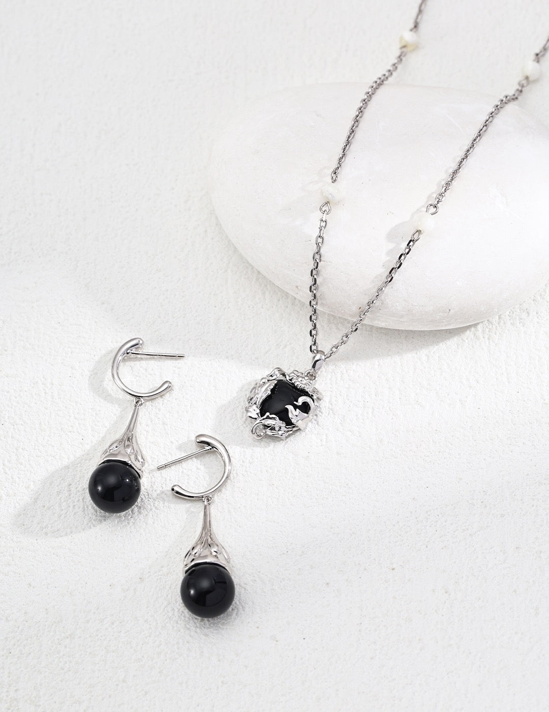 S925 silver simple black agate silver silk shell necklace