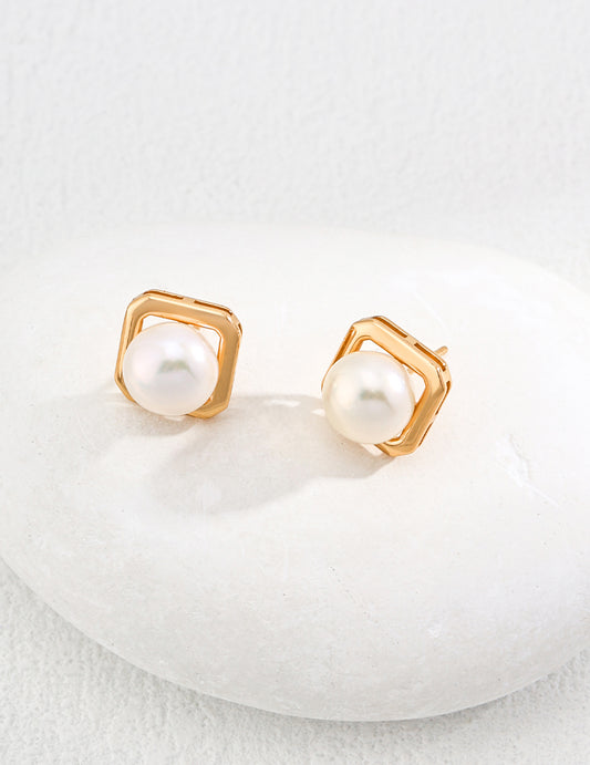 Simple geometric pearl earrings