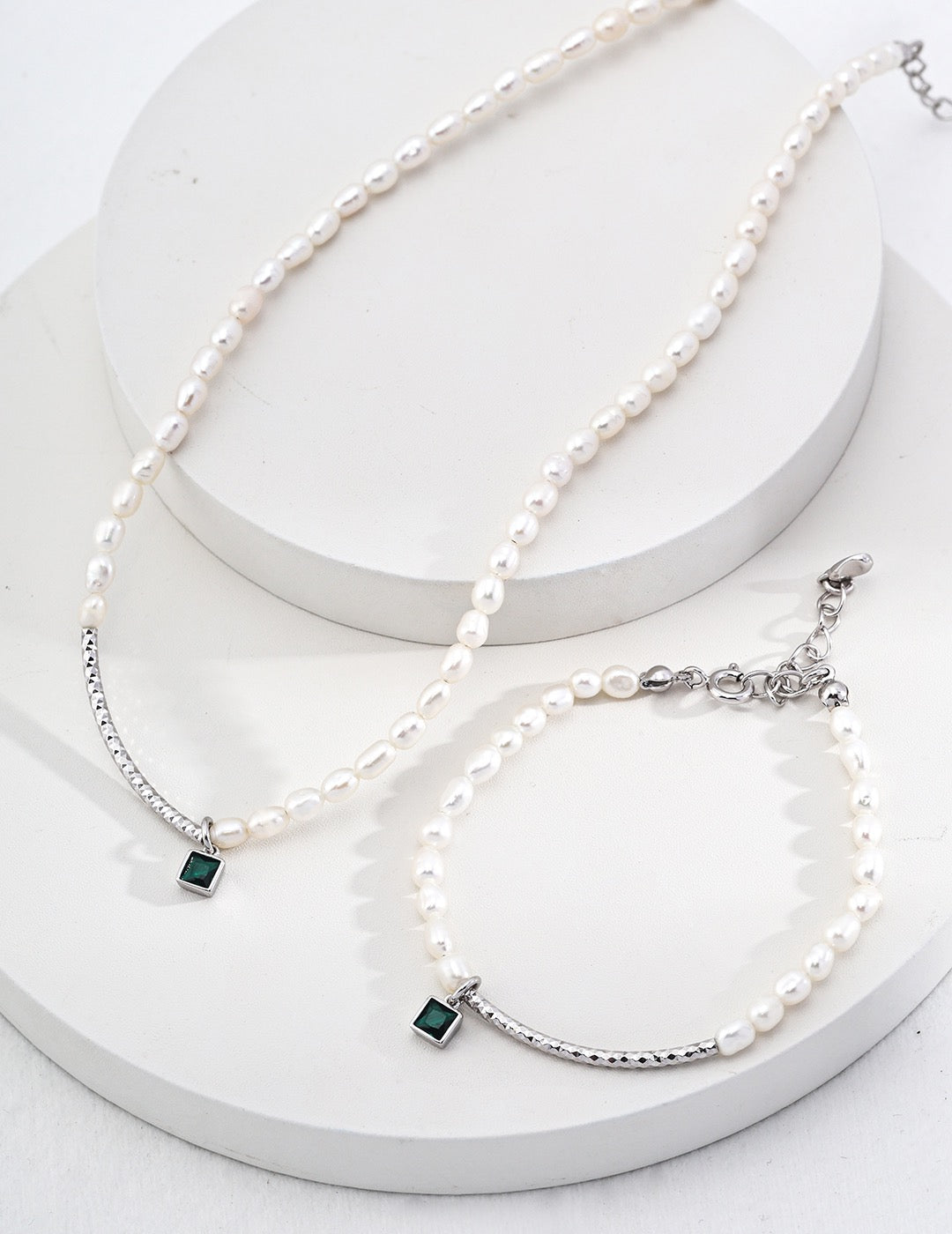 Sterling silver green zircon French natural pearl necklace