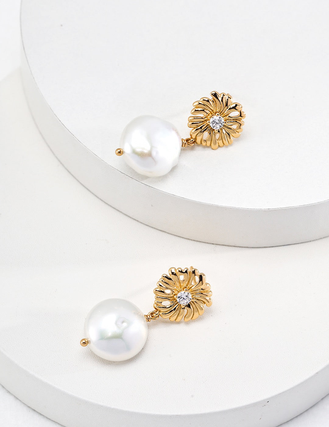 Sterling silver natural pearl retro daisy earrings