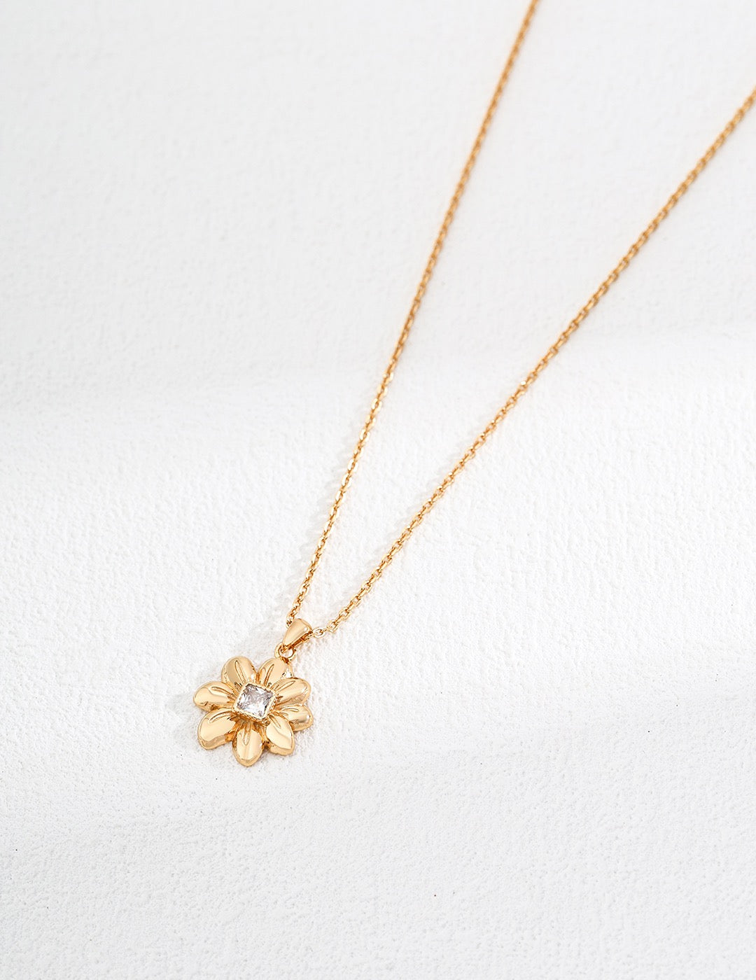 Sterling silver simple zircon flower necklace