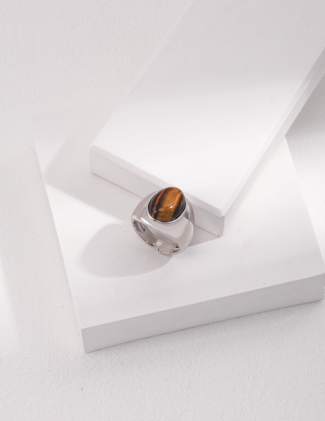 Sterling silver tiger eye stone ring [not adjustable]